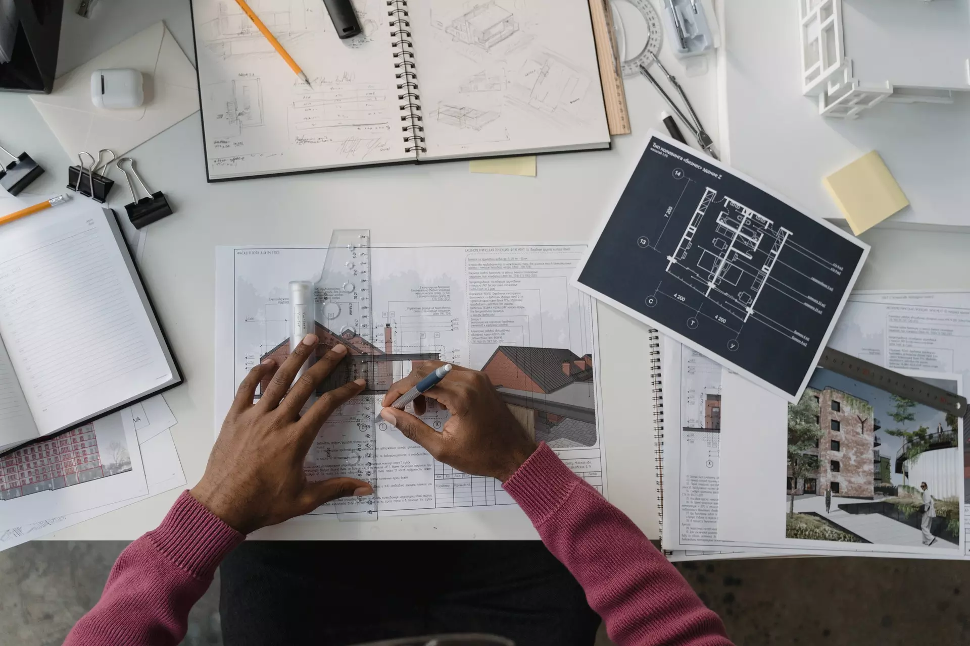 Using a Main Contractor Using a Main Contractor